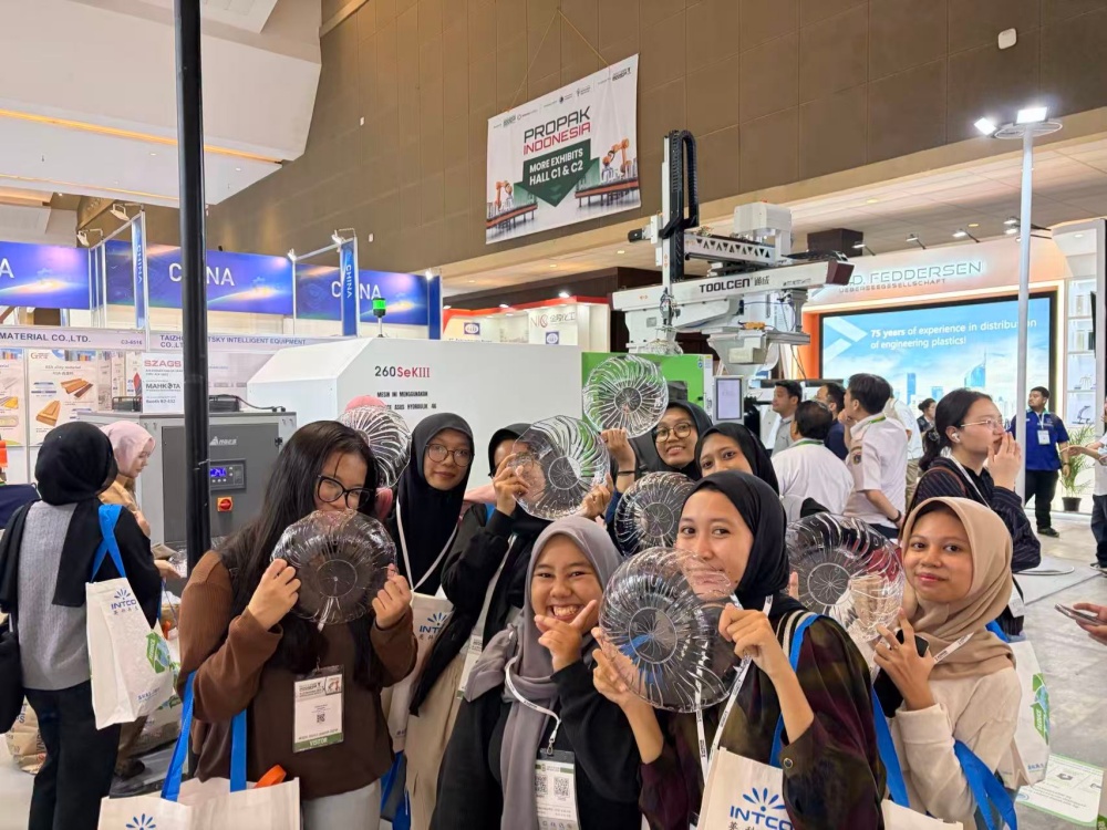 印尼橡塑盛會(huì)，華大機(jī)械以SeKIII系列共拓東南亞智造新局